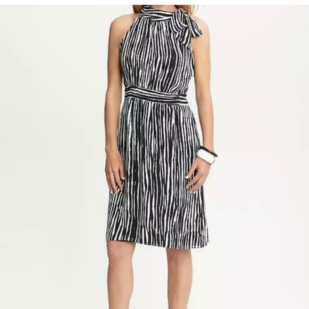 BANANA REPUBLIC Pinstripe dress with tie